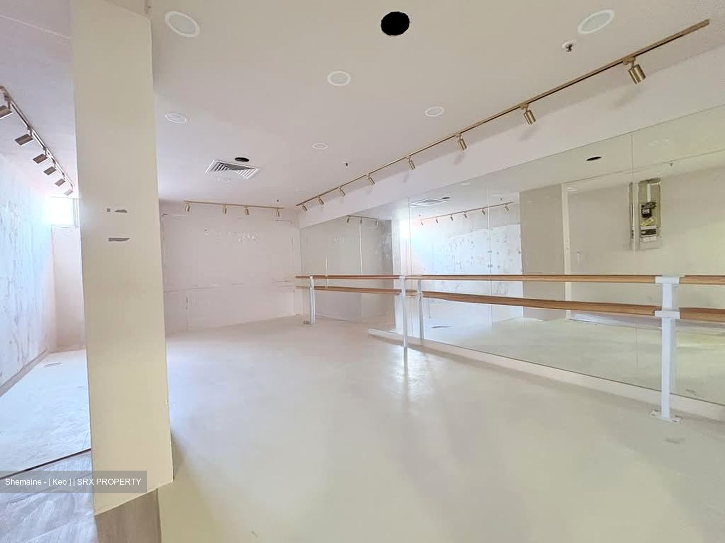 Holland Road Shopping Centre (D10), Retail #598104501